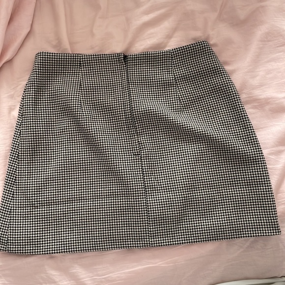 Mini Skirt from H&M. Never worn. Brand New - Picture 2 of 3